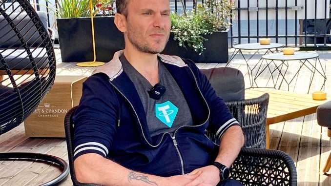 YouTube Competitor Rumble (RUM) Gets $775M Investment From Tether Director de Tecnología de Tether, Paolo Ardoino, en la Blockchain Week de París en abril. (Bitfinex)